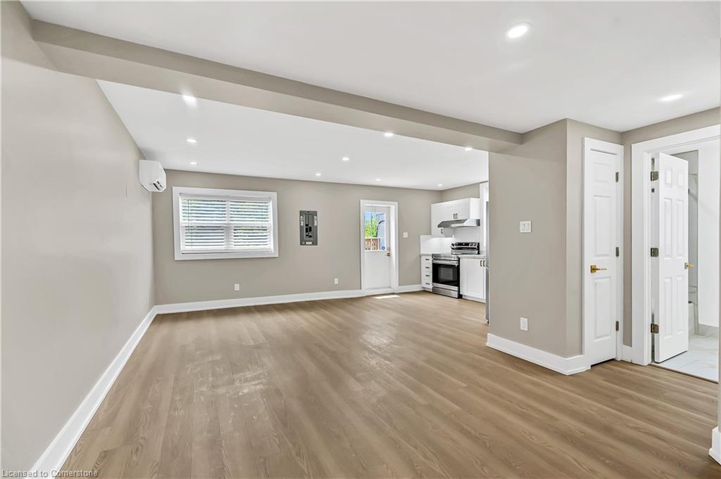 Upper 2-1466 Main Street E, Hamilton, ON - Indoor Photo Showing Other Room