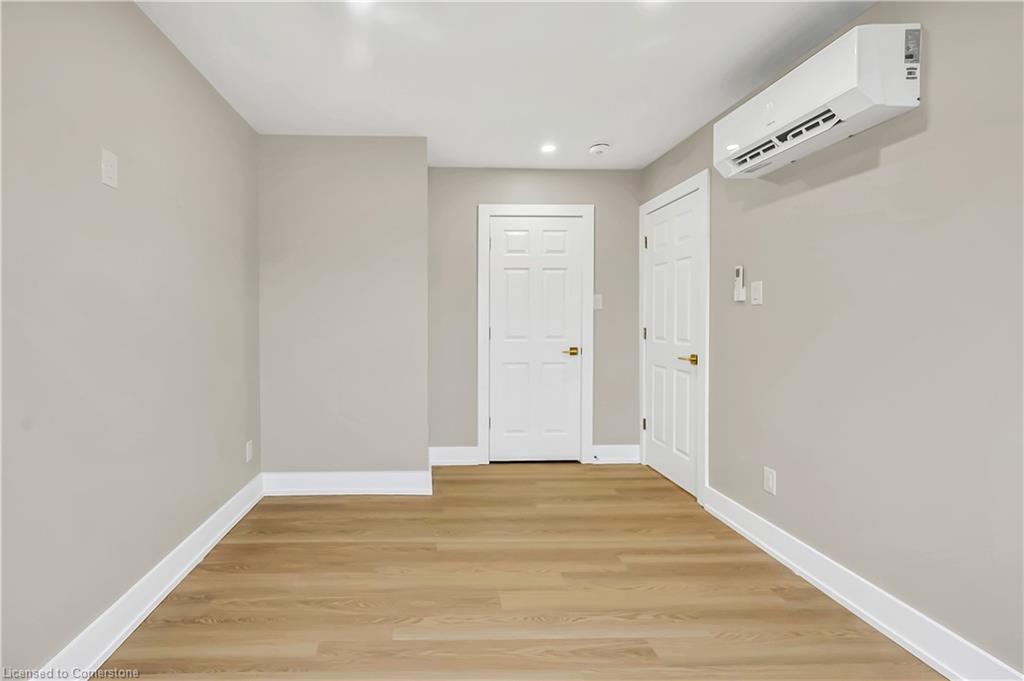 Upper 2-1466 Main Street E, Hamilton, ON - Indoor Photo Showing Other Room