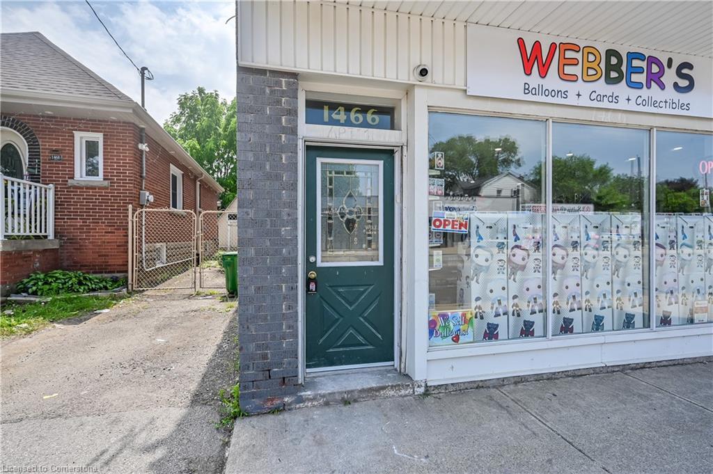 Upper 2-1466 Main Street E, Hamilton, ON - Outdoor