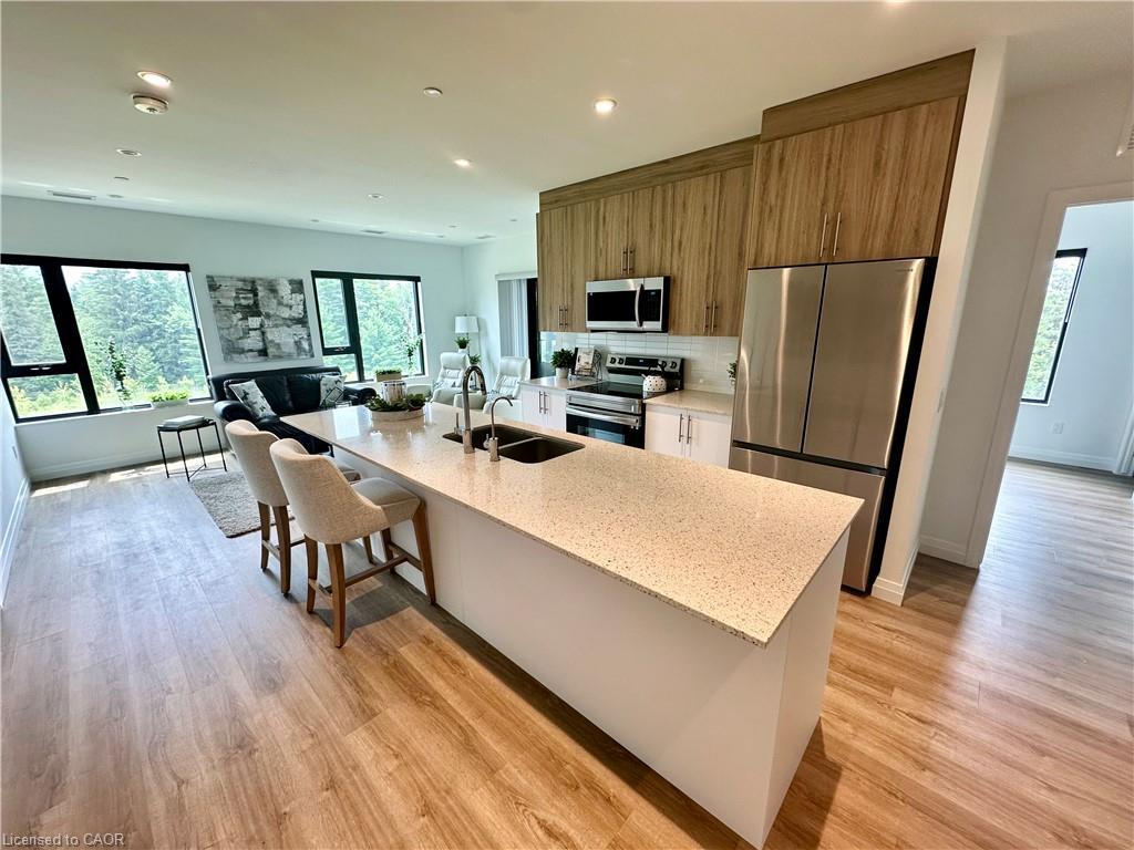 401-525 New Dundee Road, Kitchener, ON - Indoor Photo Showing Kitchen With Double Sink With Upgraded Kitchen
