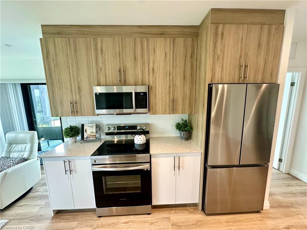 401-525 New Dundee Road, Kitchener, ON - Indoor Photo Showing Kitchen