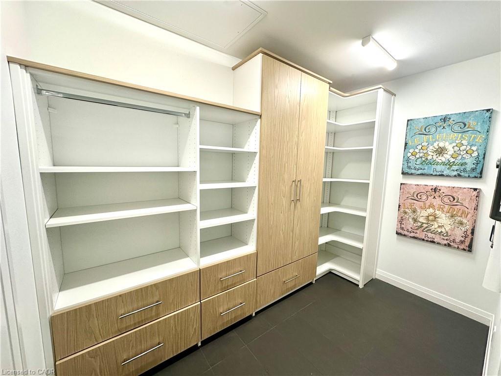 401-525 New Dundee Road, Kitchener, ON - Indoor With Storage