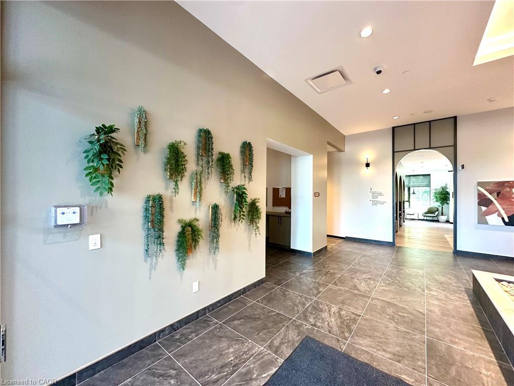 401-525 New Dundee Road, Kitchener, ON - Indoor Photo Showing Other Room