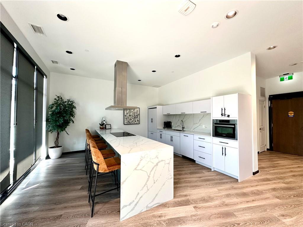 401-525 New Dundee Road, Kitchener, ON - Indoor Photo Showing Kitchen