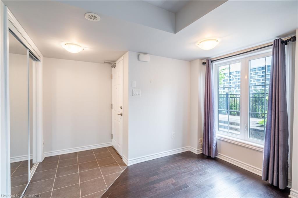 59-2441 Greenwich Drive, Oakville, ON - Indoor Photo Showing Other Room