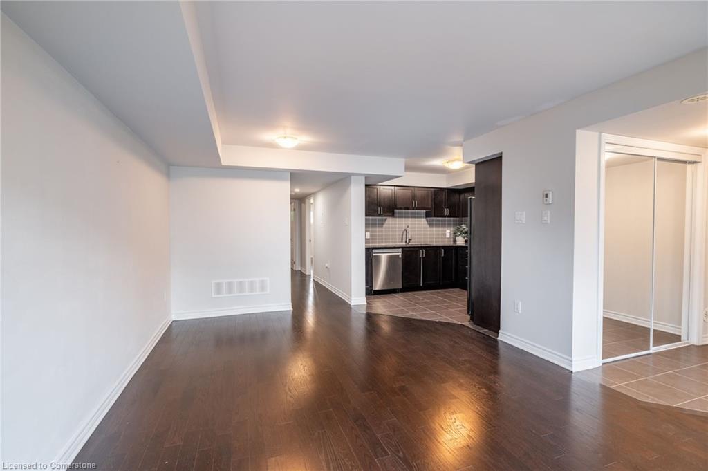 59-2441 Greenwich Drive, Oakville, ON - Indoor