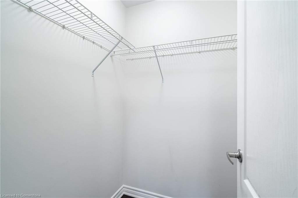 59-2441 Greenwich Drive, Oakville, ON - Indoor With Storage
