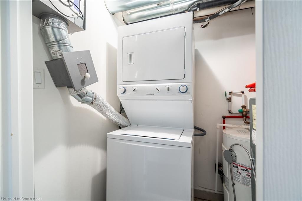 59-2441 Greenwich Drive, Oakville, ON - Indoor Photo Showing Laundry Room