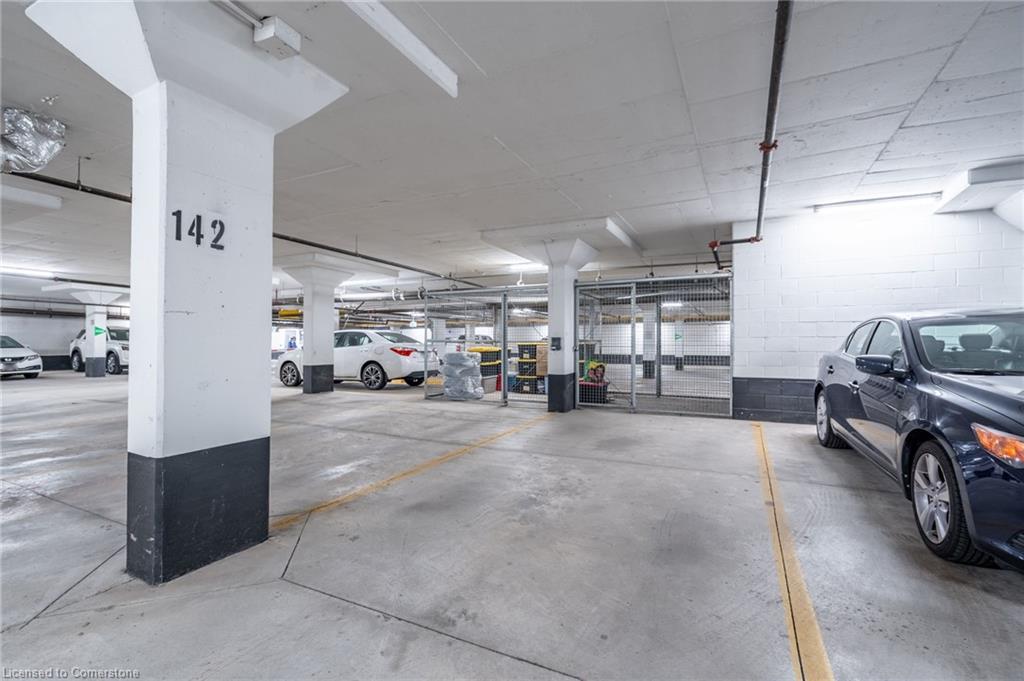 59-2441 Greenwich Drive, Oakville, ON - Indoor Photo Showing Garage