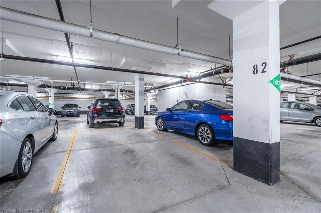 59-2441 Greenwich Drive, Oakville, ON - Indoor Photo Showing Garage