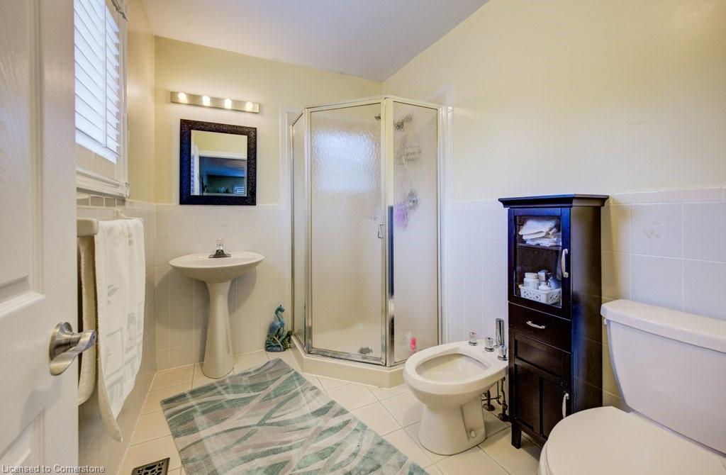 1056 Plains View Avenue, Burlington, ON - Indoor Photo Showing Bathroom