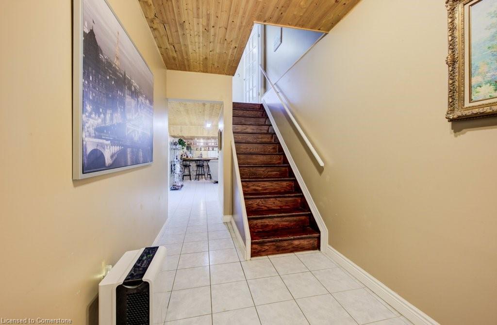 1056 Plains View Avenue, Burlington, ON - Indoor Photo Showing Other Room