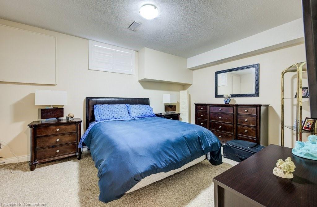 1056 Plains View Avenue, Burlington, ON - Indoor Photo Showing Bedroom