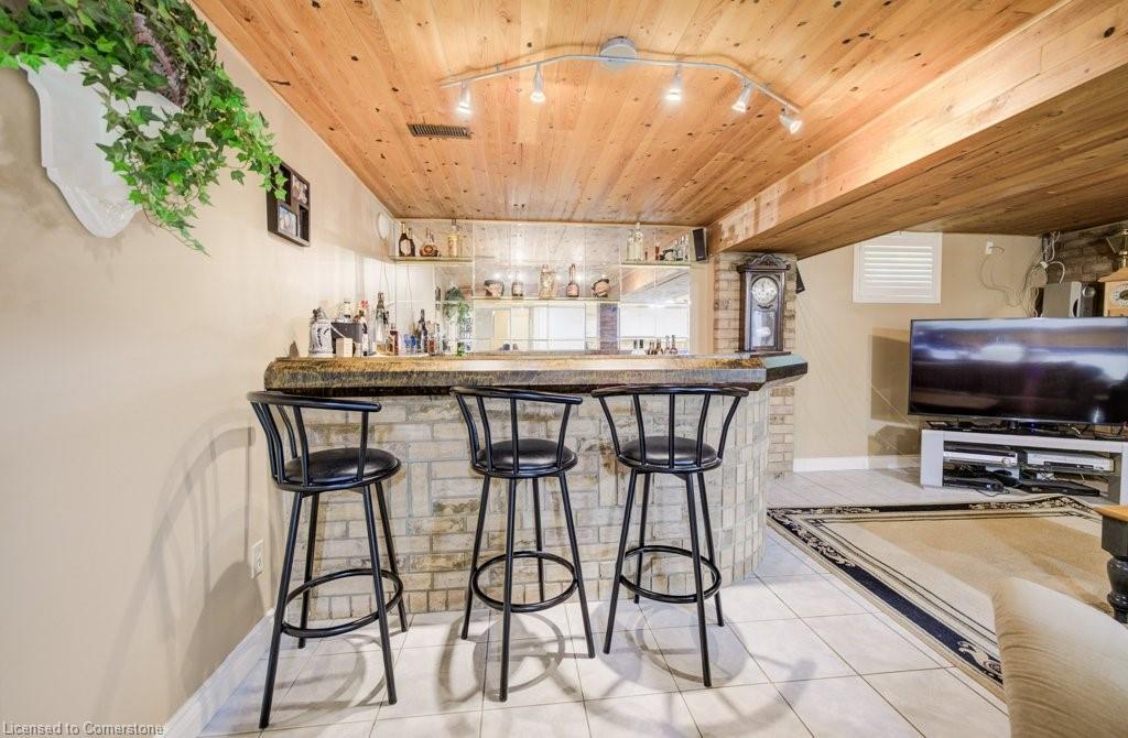 1056 Plains View Avenue, Burlington, ON - Indoor