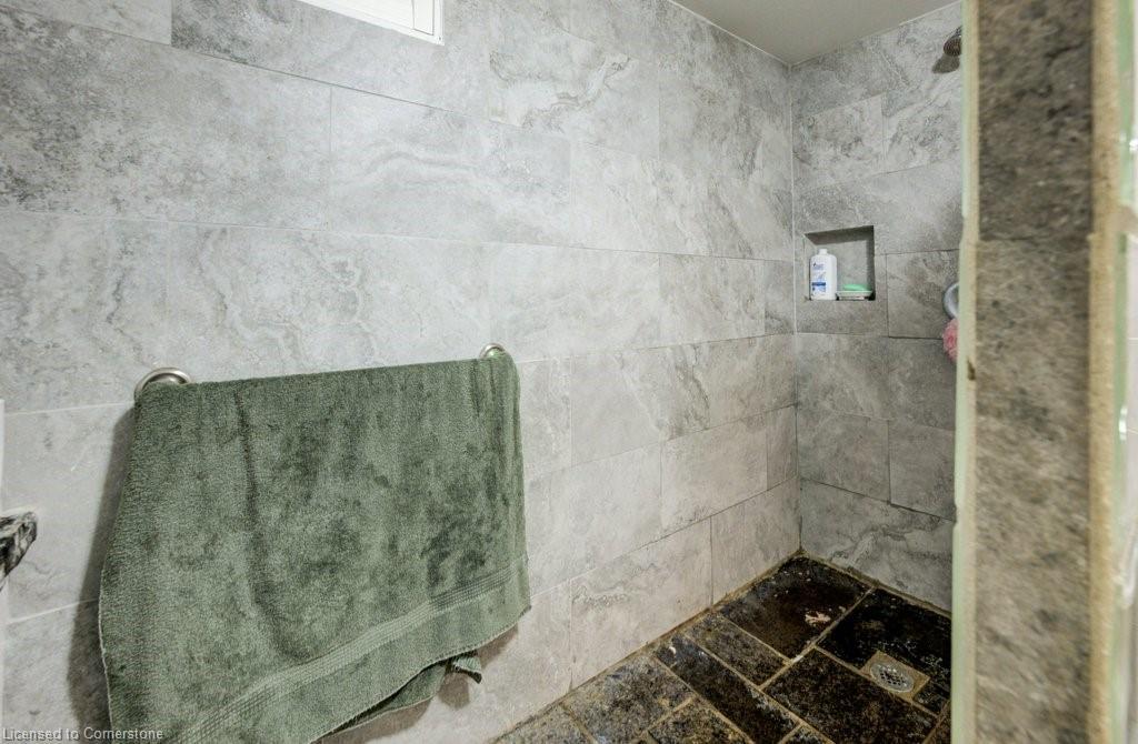 1056 Plains View Avenue, Burlington, ON - Indoor Photo Showing Bathroom