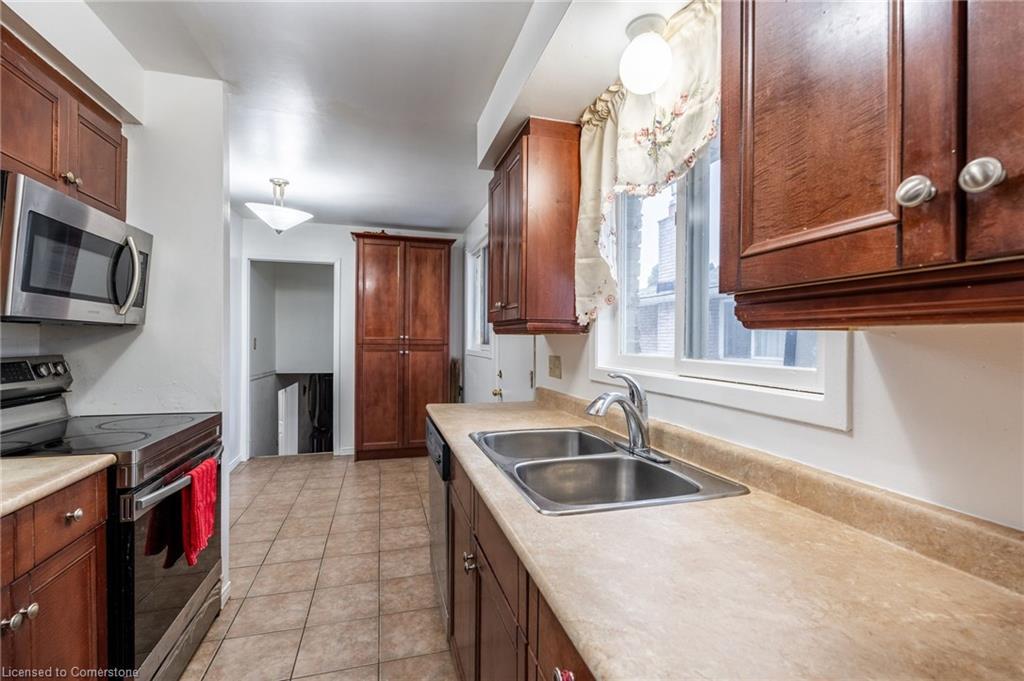 97 Guildwood Drive, Hamilton, ON - Indoor Photo Showing Kitchen With Double Sink