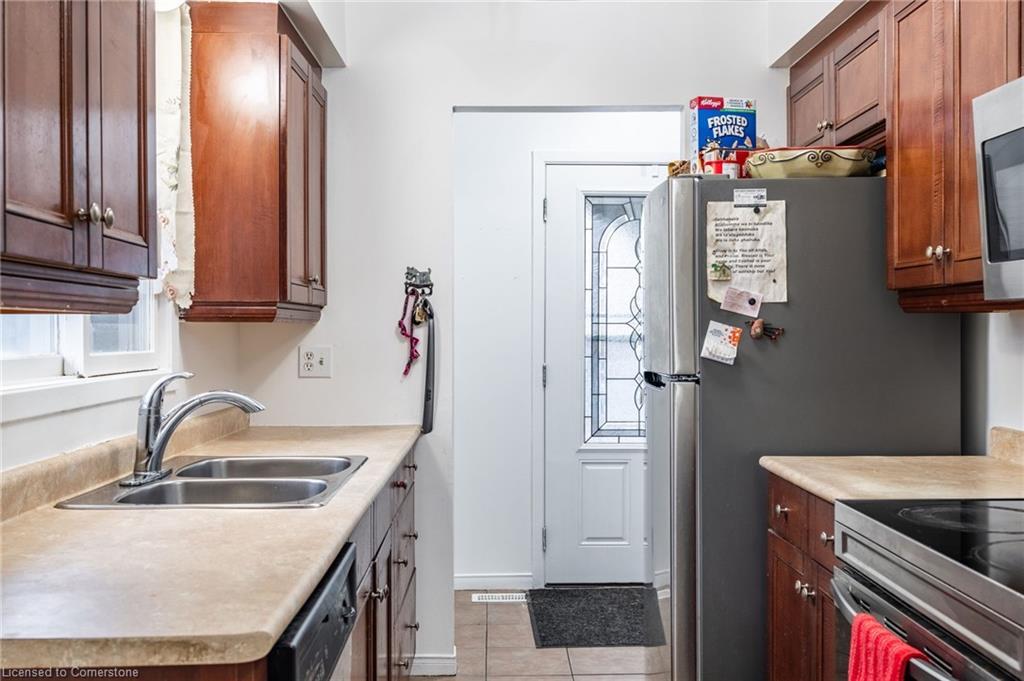 97 Guildwood Drive, Hamilton, ON - Indoor Photo Showing Kitchen With Double Sink