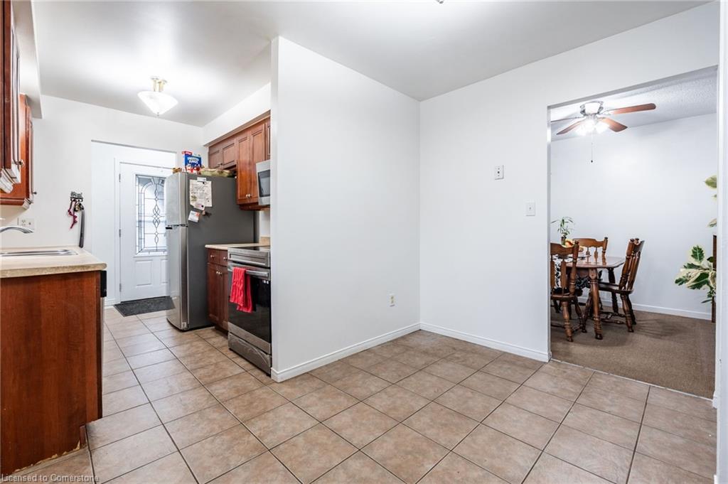 97 Guildwood Drive, Hamilton, ON - Indoor Photo Showing Kitchen