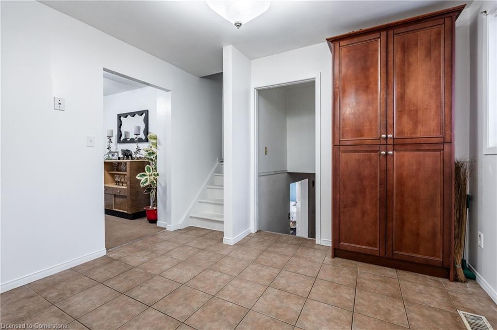 97 Guildwood Drive, Hamilton, ON - Indoor Photo Showing Other Room