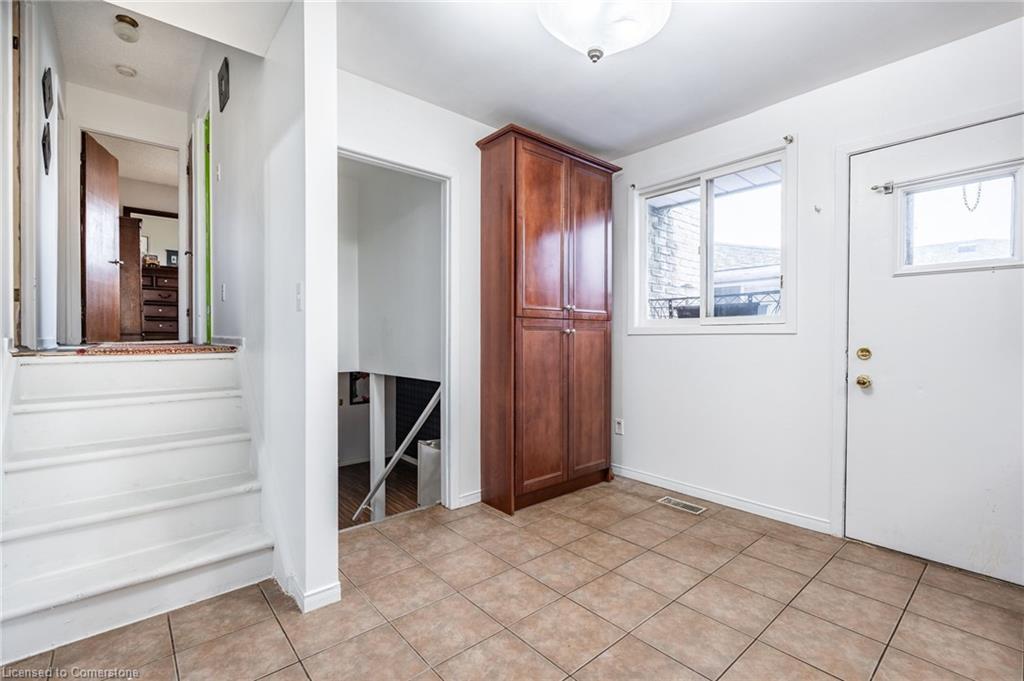 97 Guildwood Drive, Hamilton, ON - Indoor Photo Showing Other Room