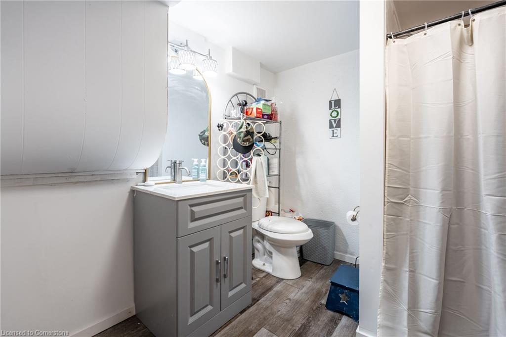 97 Guildwood Drive, Hamilton, ON - Indoor Photo Showing Bathroom