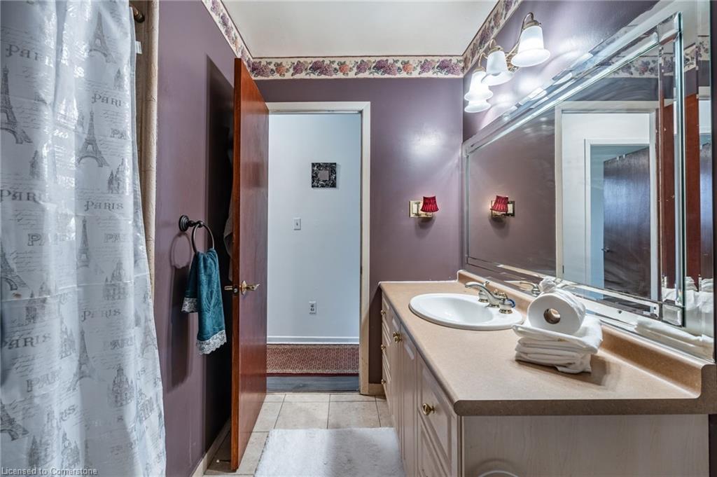 97 Guildwood Drive, Hamilton, ON - Indoor Photo Showing Bathroom