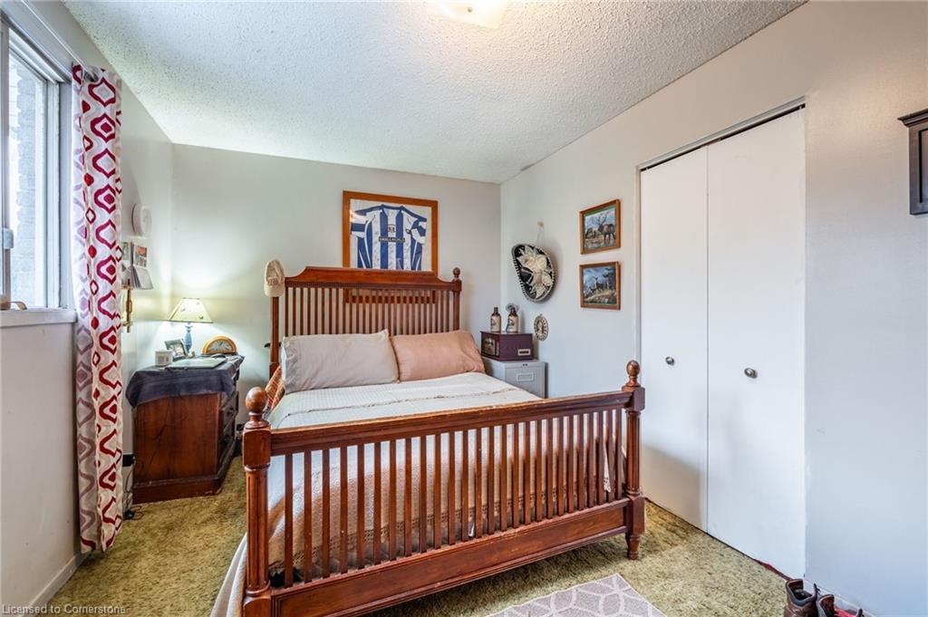 97 Guildwood Drive, Hamilton, ON - Indoor Photo Showing Bedroom