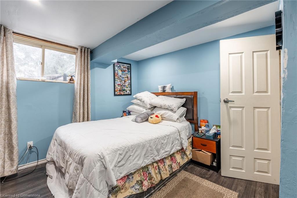 97 Guildwood Drive, Hamilton, ON - Indoor Photo Showing Bedroom