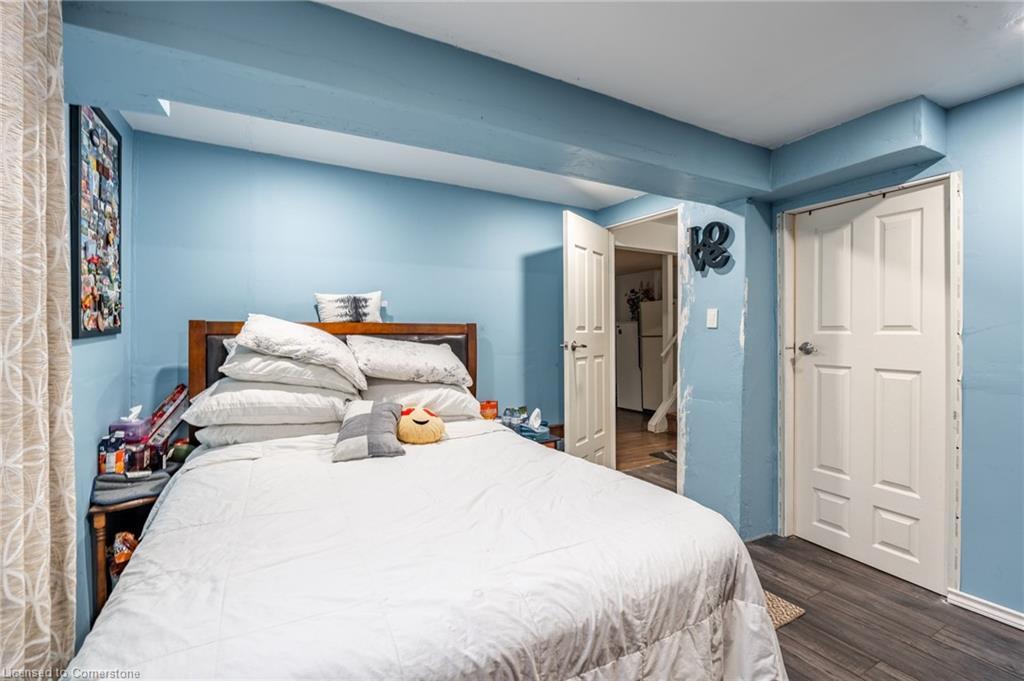 97 Guildwood Drive, Hamilton, ON - Indoor Photo Showing Bedroom