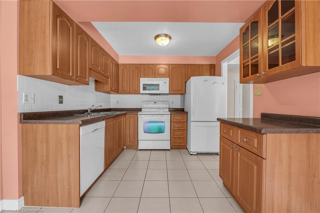 203-67 Caroline Street S, Hamilton, ON - Indoor Photo Showing Kitchen