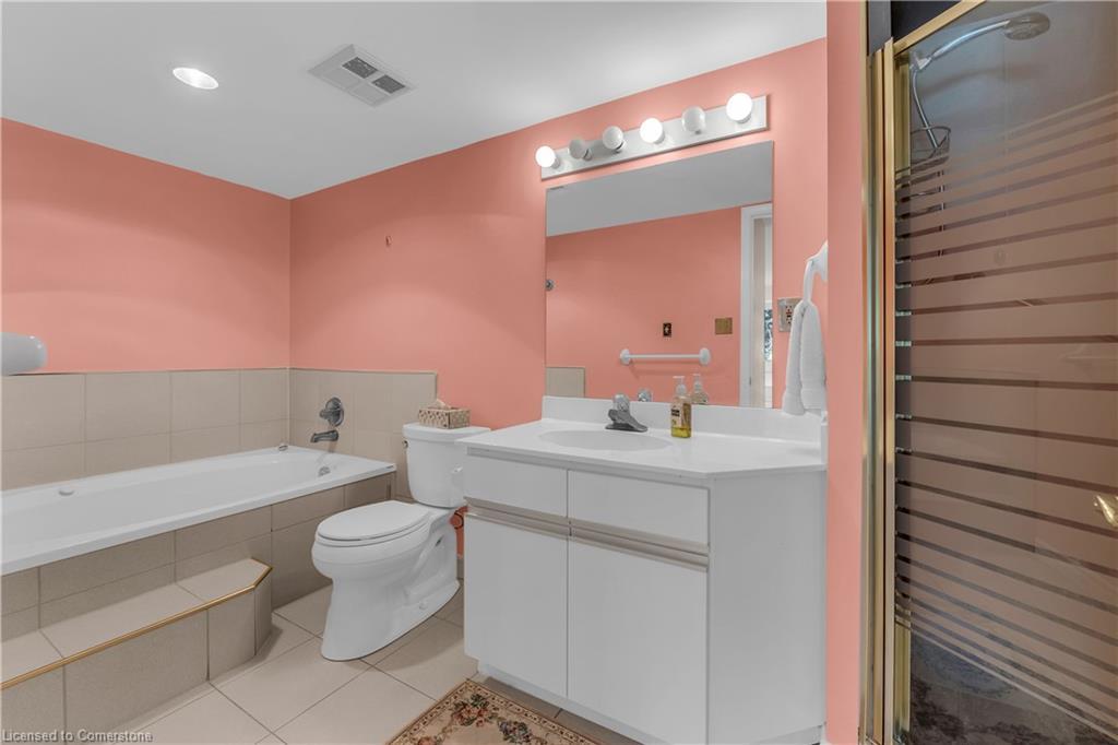203-67 Caroline Street S, Hamilton, ON - Indoor Photo Showing Bathroom