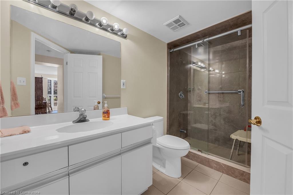 203-67 Caroline Street S, Hamilton, ON - Indoor Photo Showing Bathroom