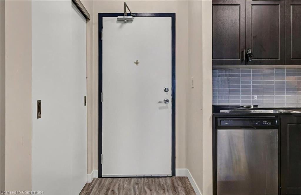 807-128 King Street N, Waterloo, ON - Indoor Photo Showing Kitchen
