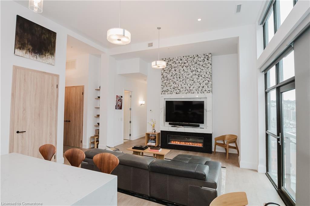 Lph13-118 King Street E, Hamilton, ON - Indoor Photo Showing Living Room