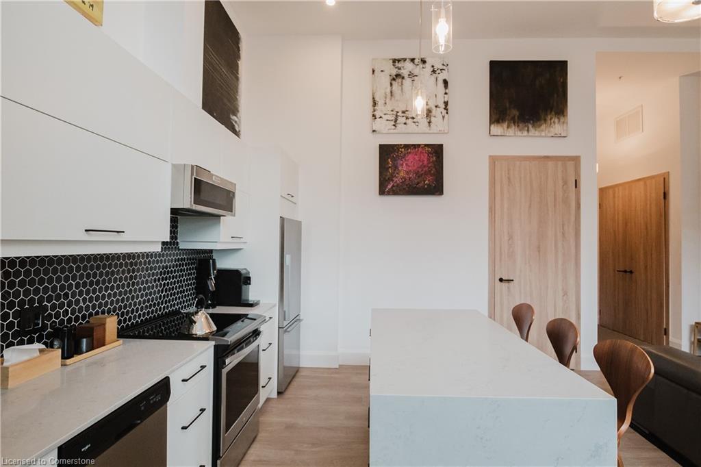 Lph13-118 King Street E, Hamilton, ON - Indoor Photo Showing Kitchen