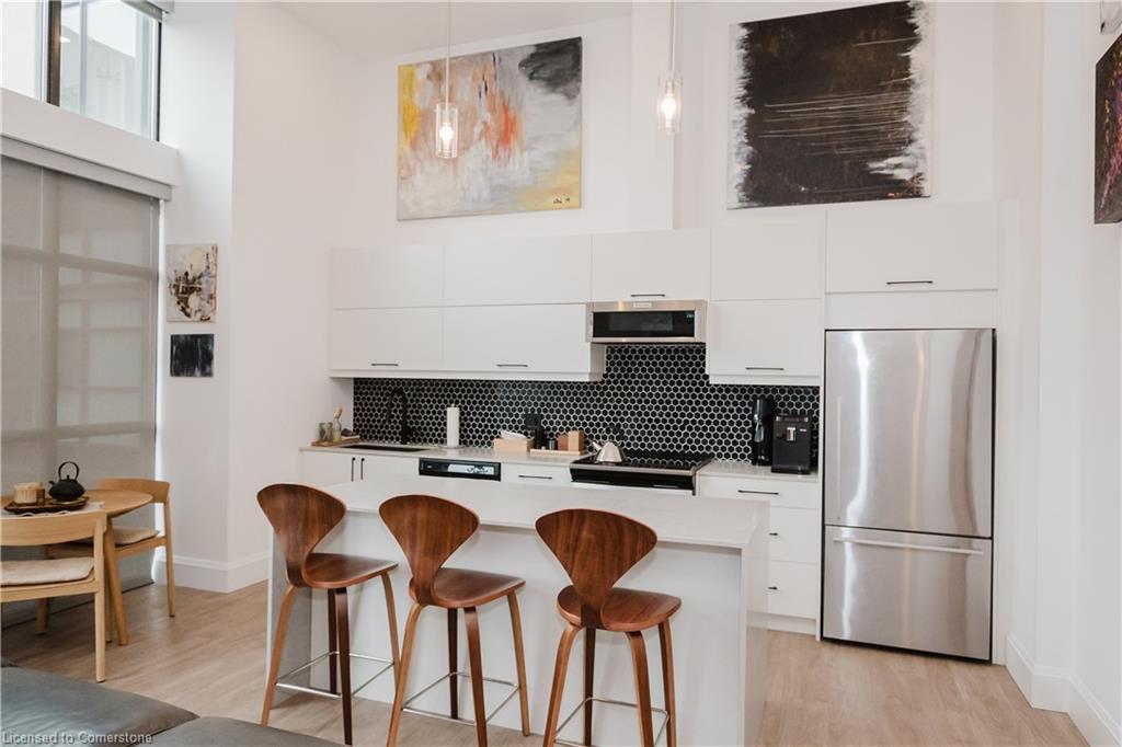 Lph13-118 King Street E, Hamilton, ON - Indoor Photo Showing Kitchen With Upgraded Kitchen