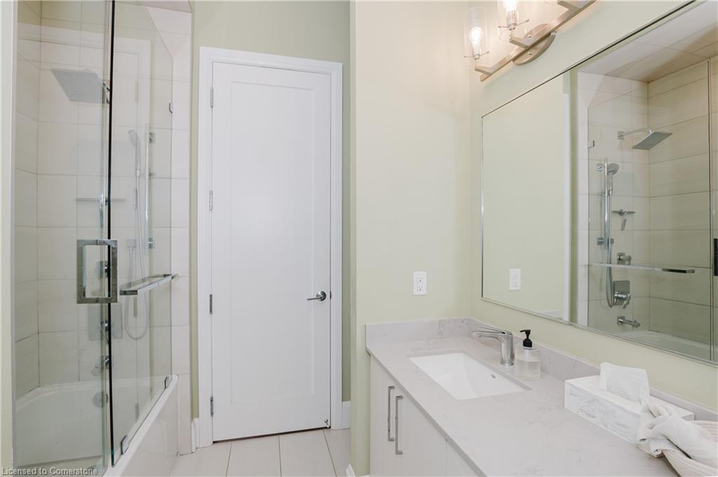 Lph13-118 King Street E, Hamilton, ON - Indoor Photo Showing Bathroom