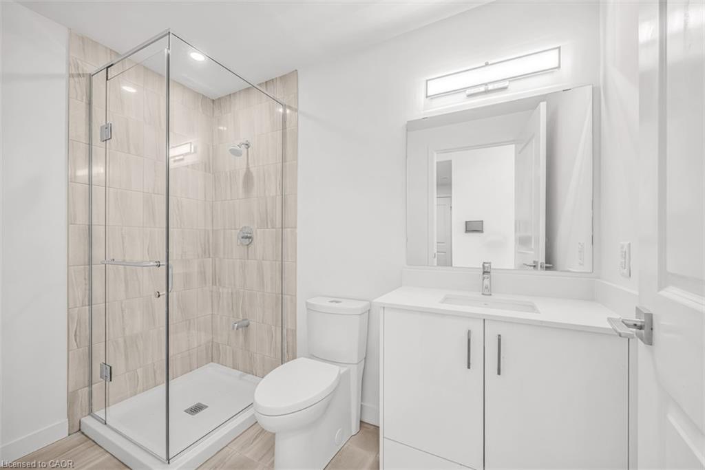 301-7549A Kalar Road, Niagara Falls, ON - Indoor Photo Showing Bathroom