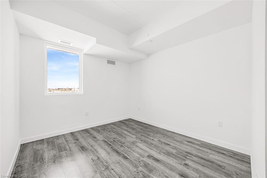 301-7549A Kalar Road, Niagara Falls, ON - Indoor Photo Showing Other Room