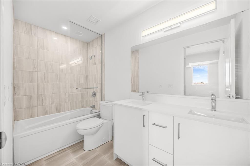 301-7549A Kalar Road, Niagara Falls, ON - Indoor Photo Showing Bathroom