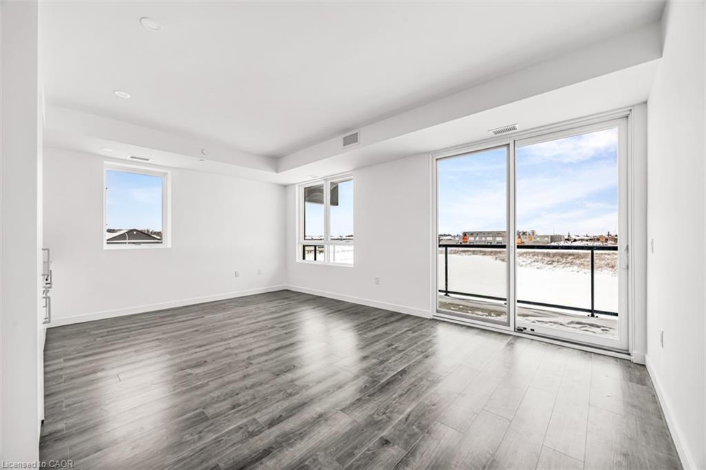 301-7549A Kalar Road, Niagara Falls, ON - Indoor Photo Showing Other Room