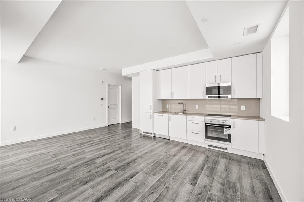 301-7549A Kalar Road, Niagara Falls, ON - Indoor Photo Showing Kitchen