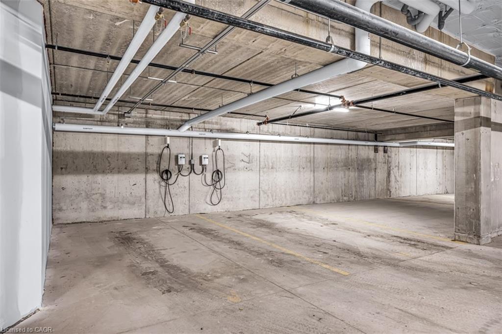 301-7549A Kalar Road, Niagara Falls, ON - Indoor Photo Showing Garage