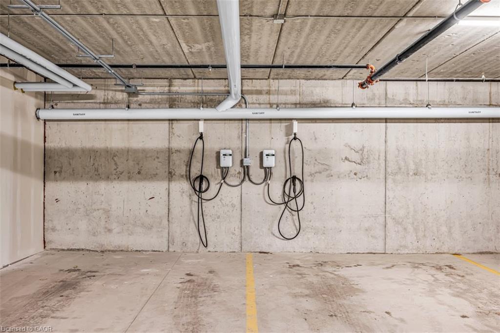 301-7549A Kalar Road, Niagara Falls, ON - Indoor Photo Showing Garage