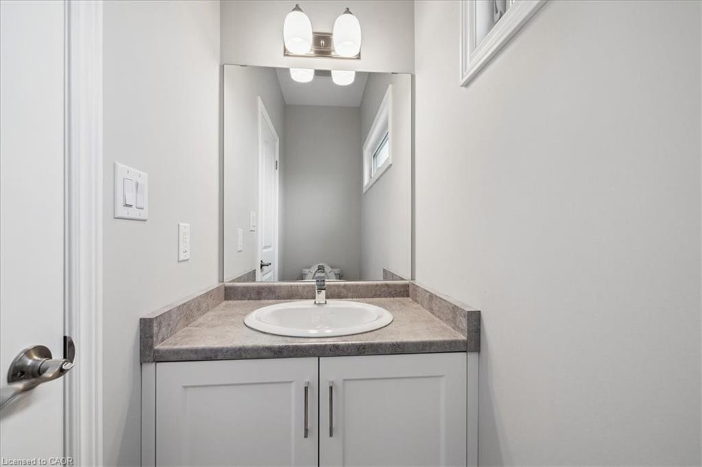 105 Elvira Way, Thorold, ON - Indoor Photo Showing Bathroom