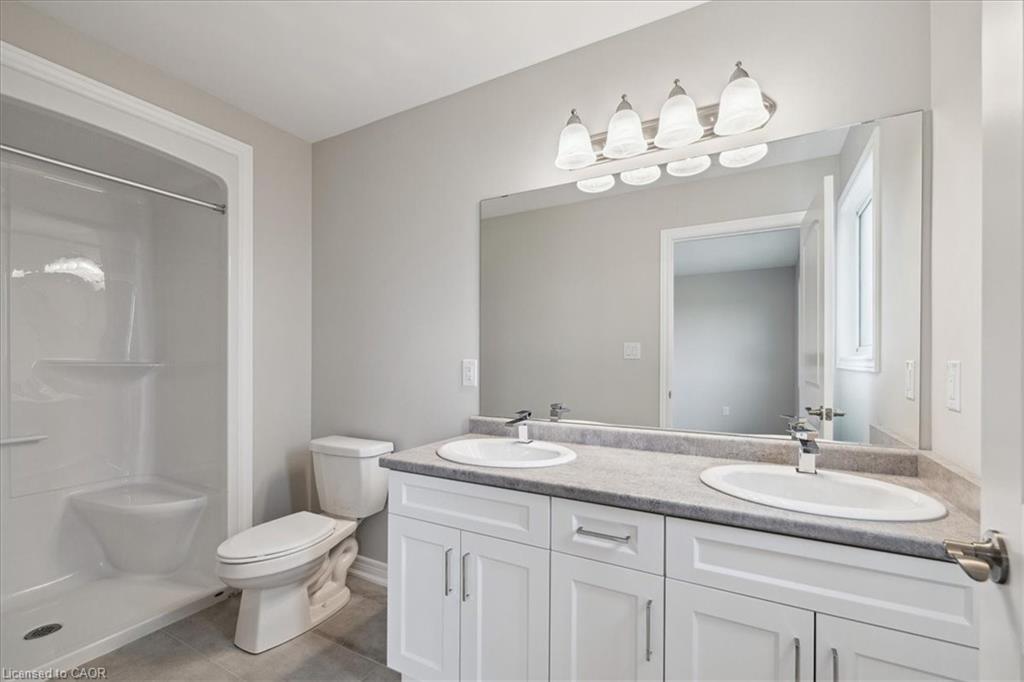 105 Elvira Way, Thorold, ON - Indoor Photo Showing Bathroom
