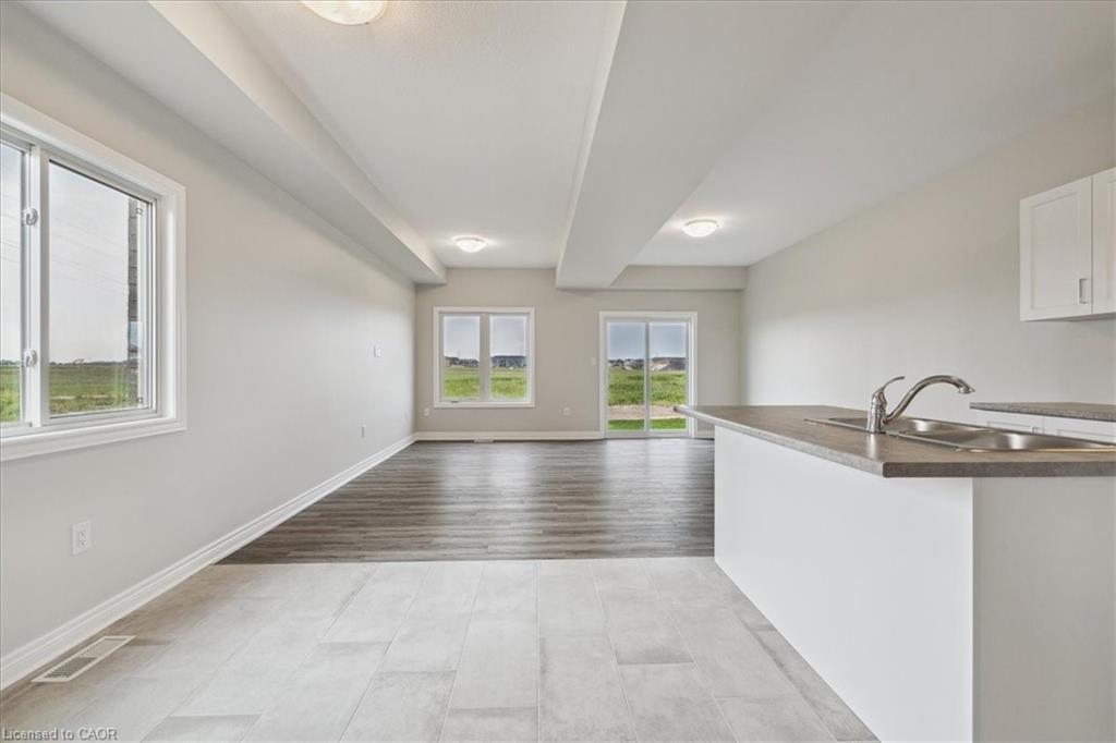 99 Elvira Way, Thorold, ON - Indoor Photo Showing Other Room