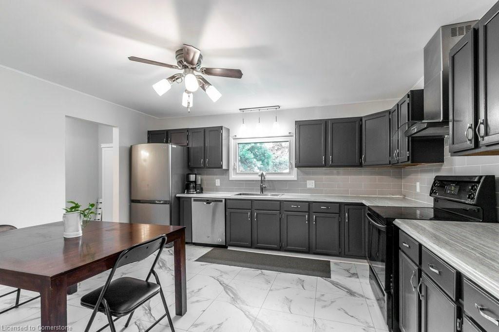 6413 Franklin Avenue, Niagara Falls, ON - Indoor Photo Showing Kitchen