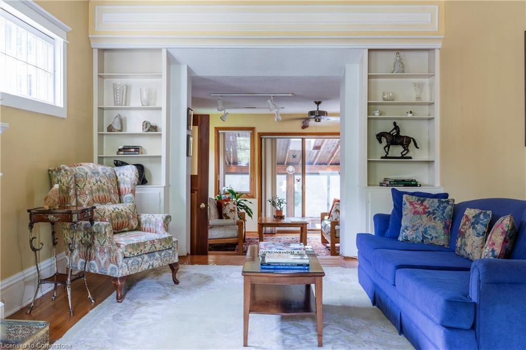 74 Chedoke Avenue, Hamilton, ON - Indoor Photo Showing Living Room