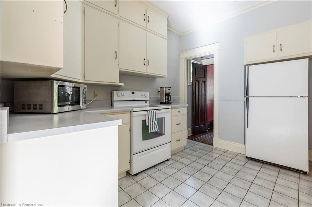 74 Chedoke Avenue, Hamilton, ON - Indoor Photo Showing Kitchen
